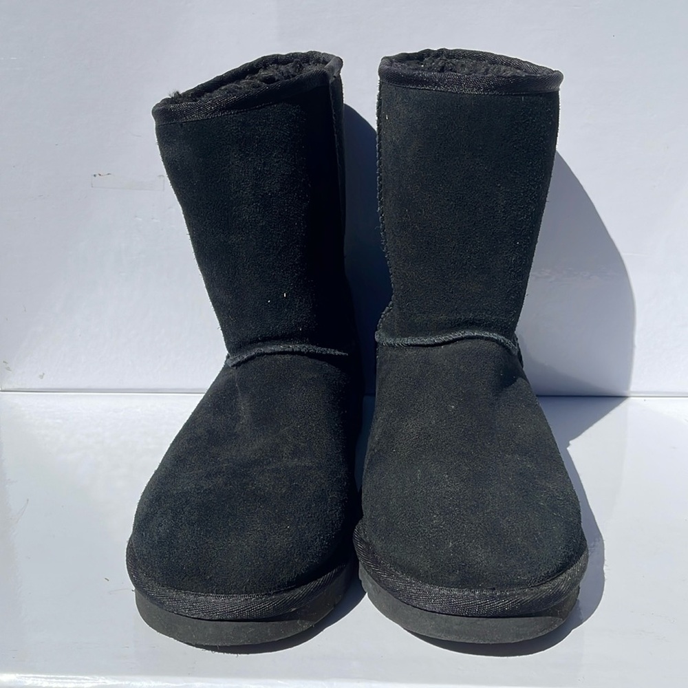 Koolaburra by Ugg short shearling boot women’s 9